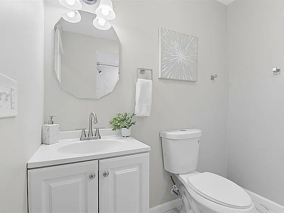 4th image of 12 Saint James Ave #1
