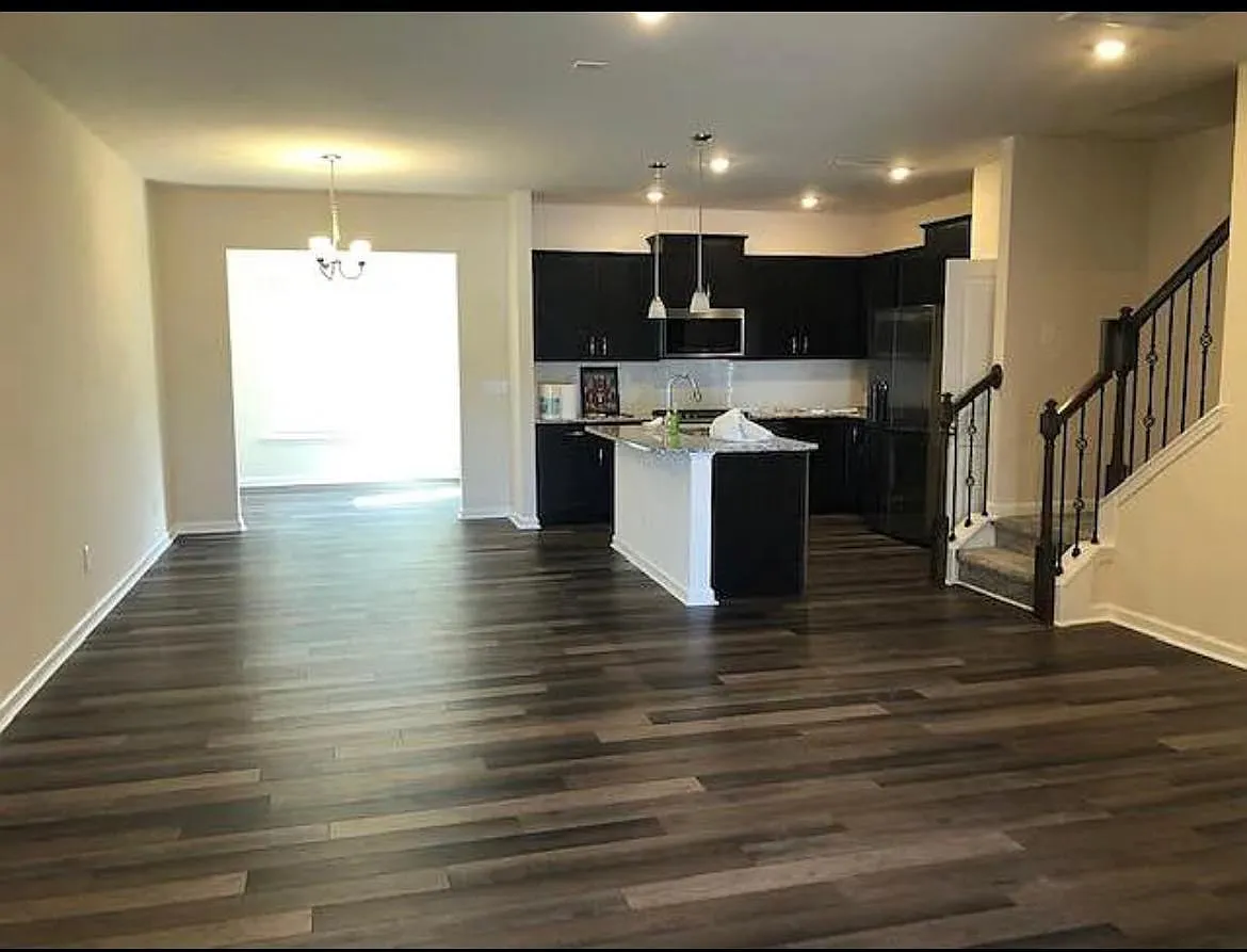 3 bed, 2.5 bath, 1704 sqft, $2,200 — Photo 4