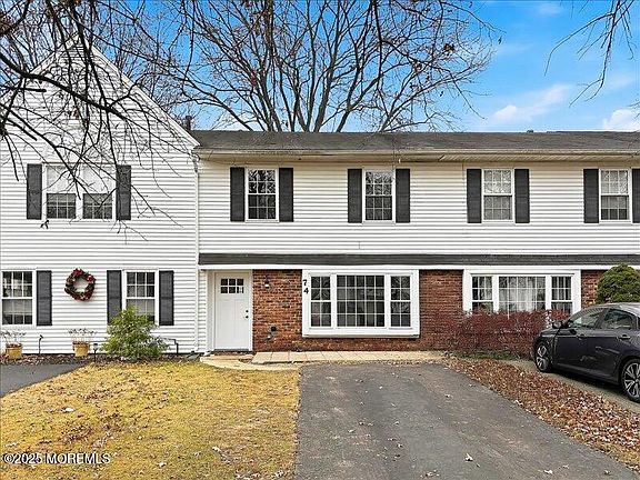 2nd image of 74 Fieldcrest Way