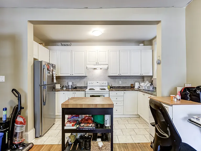 1127 Avenue Rd #1 — Photo 10
