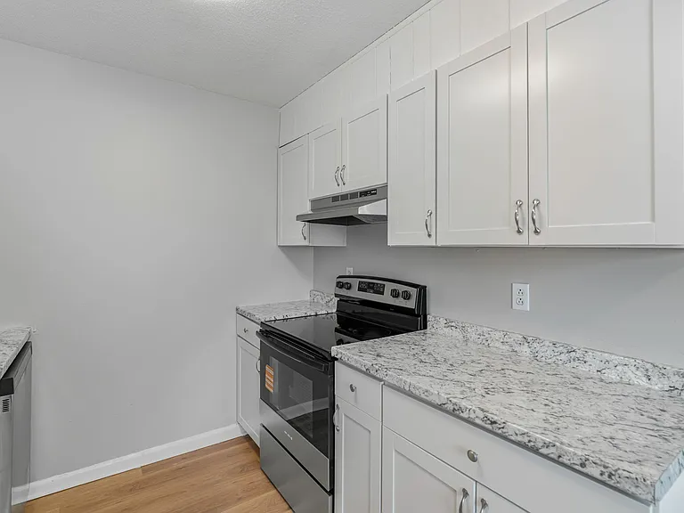 2716 Holbrook Dr #6 — Photo 10