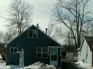 7166 Lakeshore Rd, Cicero, NY 13039