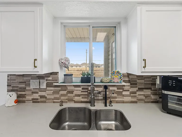 7600 Emmett F Lowry Expy #1102 — Photo 9