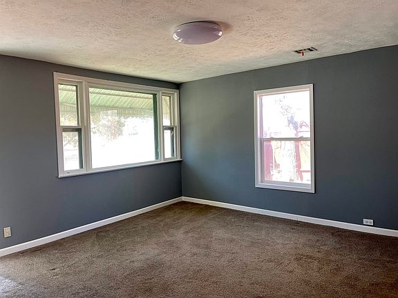 4th image of 810 Avenue F