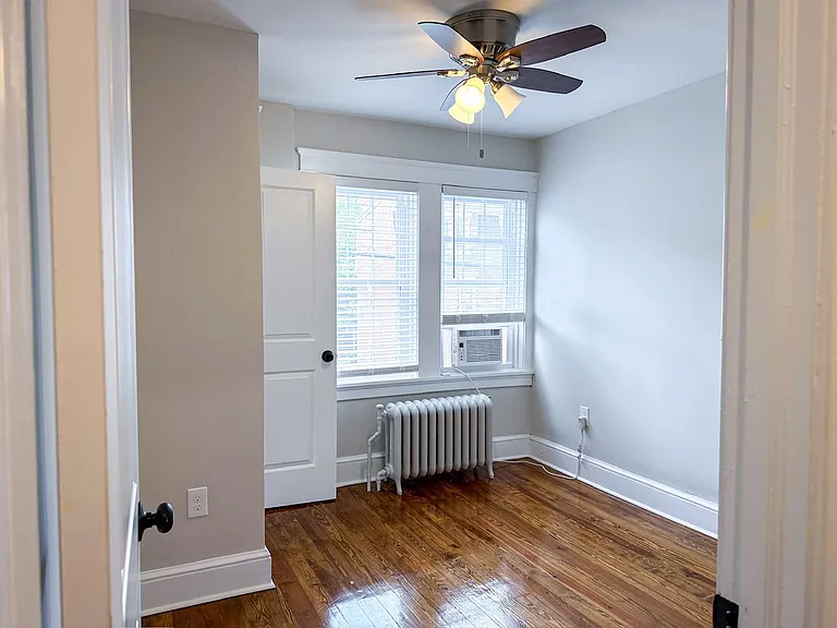 412 1st Ave — Photo 24