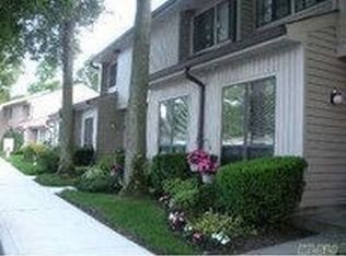 71 Stanford Ct, Wantagh, NY 11793