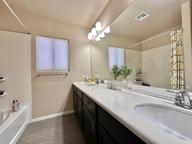 9929 Baystone St — Photo 32
