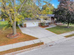 615 S 10th St, Oostburg, WI 53070