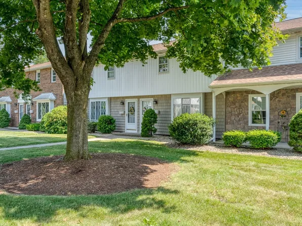 315 Blisswood Village Dr #315, Ludlow, MA 01056
