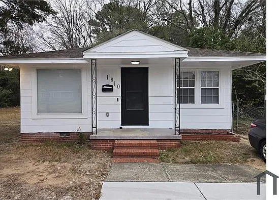 1810 Murchison Rd — Photo 1