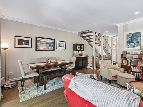 3rd image of 1618 N Burling St #A