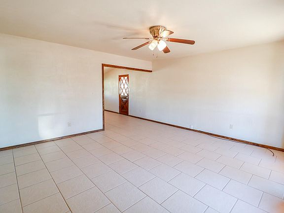 5th image of 909 E 24th Pl