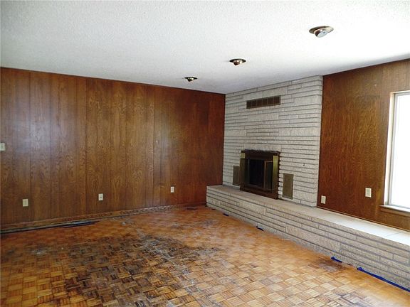 5th image of 1521 Valley View Dr