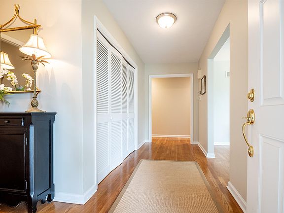 3rd image of 6601 N Cedarbrook Ln