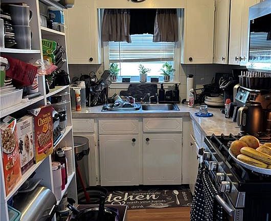5th image of 150 Newell Ave