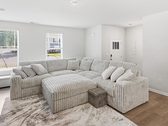5th image of 329 Currant Cir