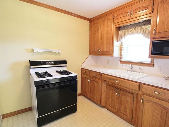 5th image of 4616 SE 19th St