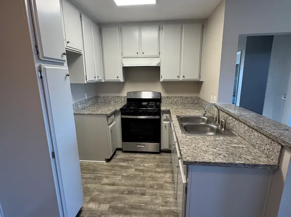 1351 W 228th St APT 15, Torrance, CA 90501