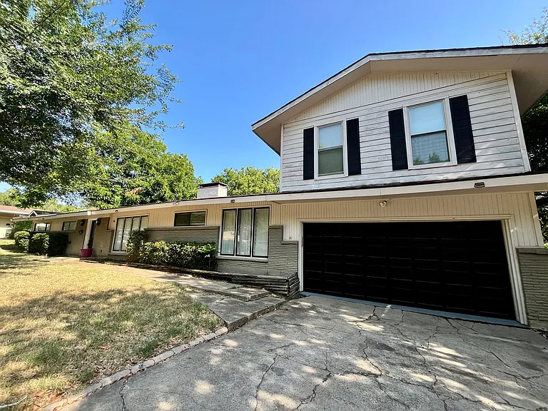 830 Blackburn St — Photo 2