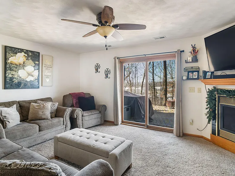 204 Quiet Creek Dr — Photo 4