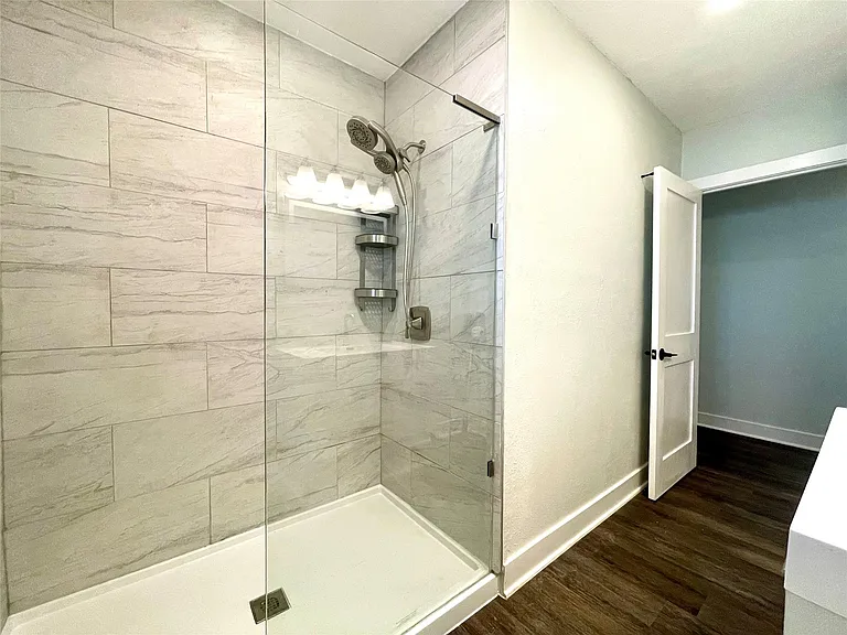 807 E Riverside Dr #B — Photo 16