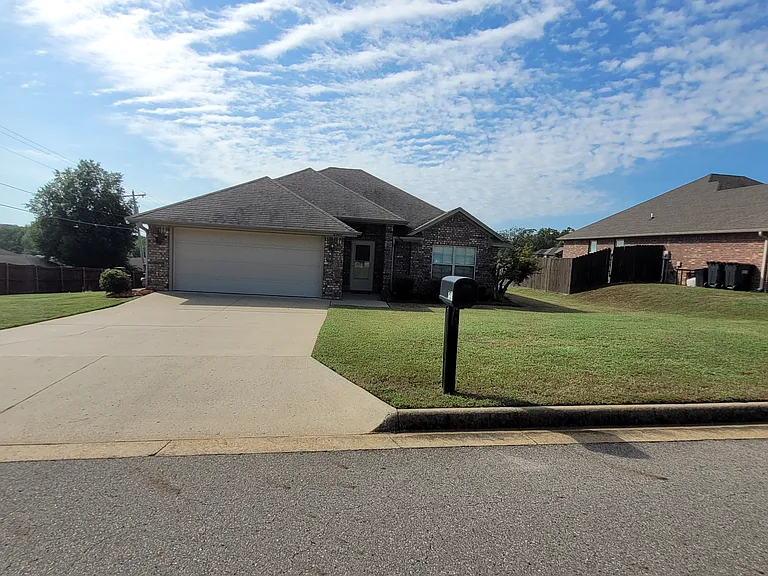 2326 Amy Ln — Photo 1