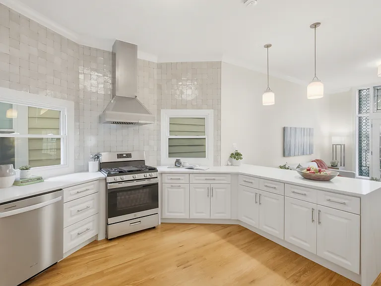 3053 N Seminary Ave #2 — Photo 4