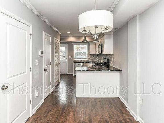 4th image of 410 N Henry St
