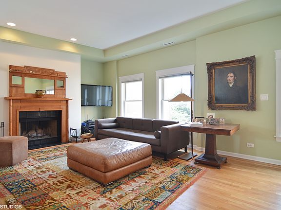 3rd image of 1945 W Evergreen Ave APT 3R