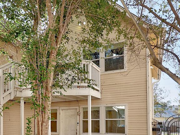 3rd image of 1110 W 22nd St APT 2