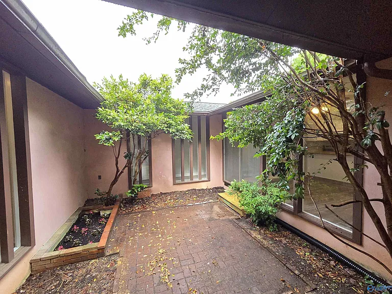 1209 Governors Dr SE — Photo 7