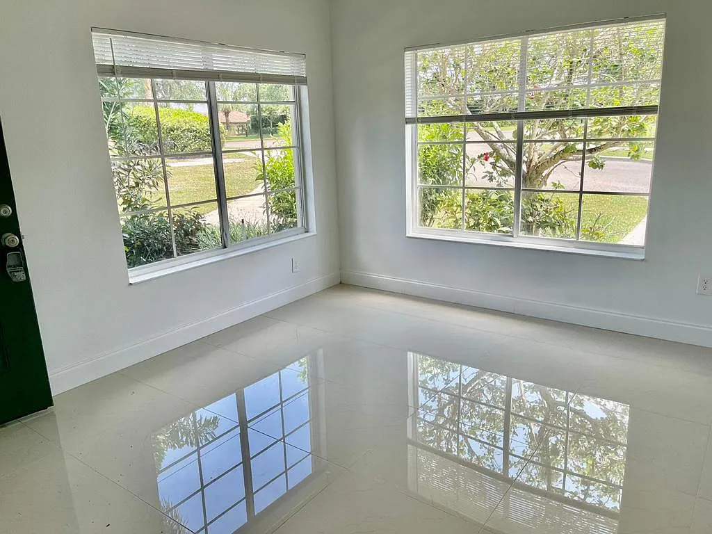 3 bed, 2.5 bath, 1200 sqft, $1,890 — Photo 3