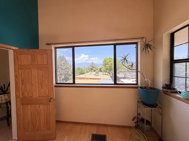 700 Solano Dr SE — Photo 41