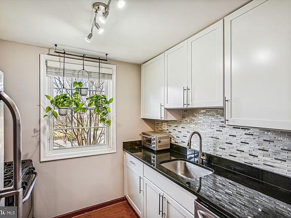 4th image of 4374 N Pershing Dr APT 2