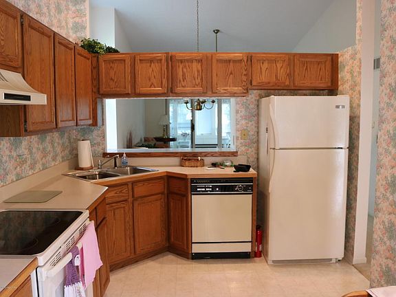 5th image of 1222 Woodmeadow #163