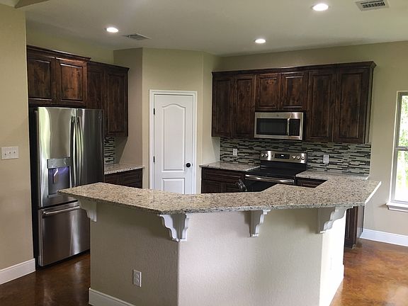 3rd image of 131 E Maunalua Dr