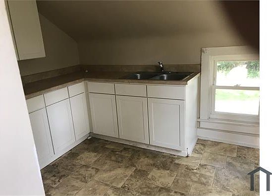 3rd image of 180 Emery Ter APT D