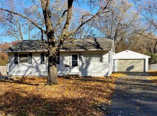 301 8th Ave, Hiawatha, IA 52233