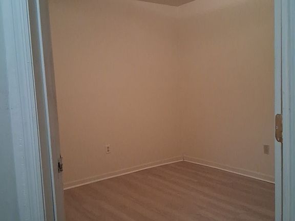 3rd image of 103 Rue Royale #B