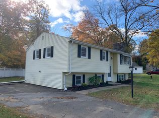27 Hillcrest Dr, Amston, CT 06231