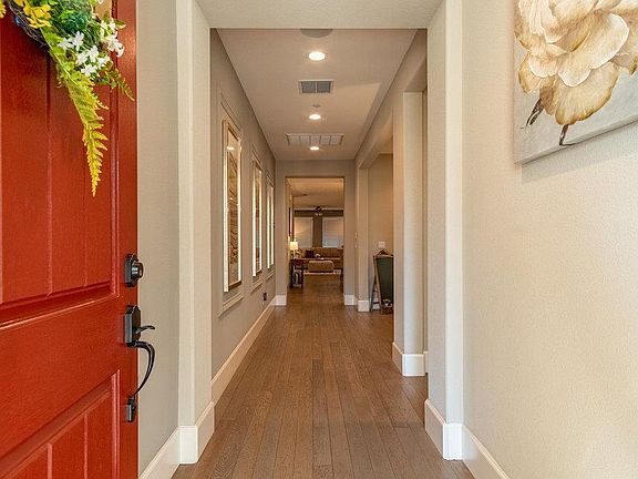 4th image of 730 Valencia Way