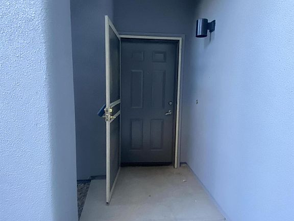 3rd image of 7401 W Arrowhead Clubhouse Dr Unit 1085