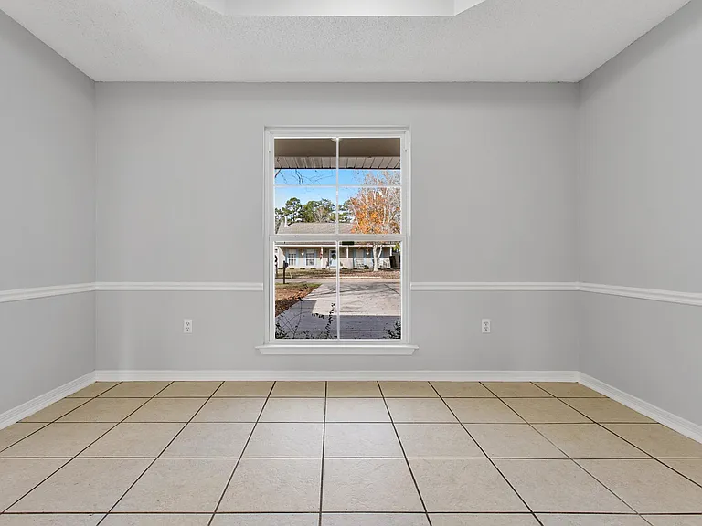 2347 Biron St — Photo 11