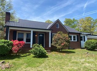 25 18th Ave NW, Hickory, NC 28601
