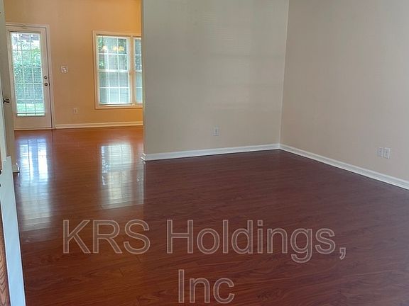 3rd image of 2831 Bayne Ave