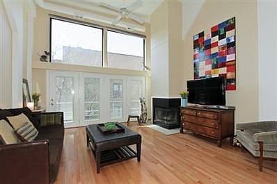 2nd image of 1760 W Wrightwood Ave APT 312