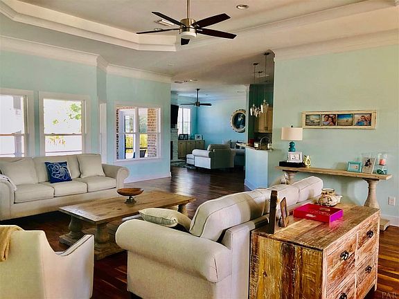 2nd image of 2739 Manor Cir