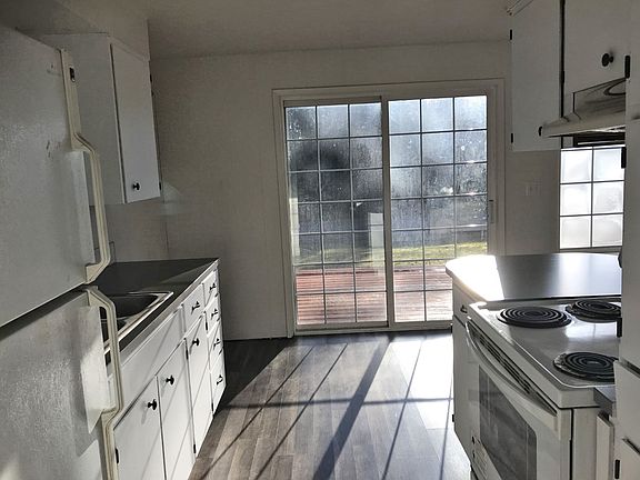 4th image of 611 Duck Lake Dr SE
