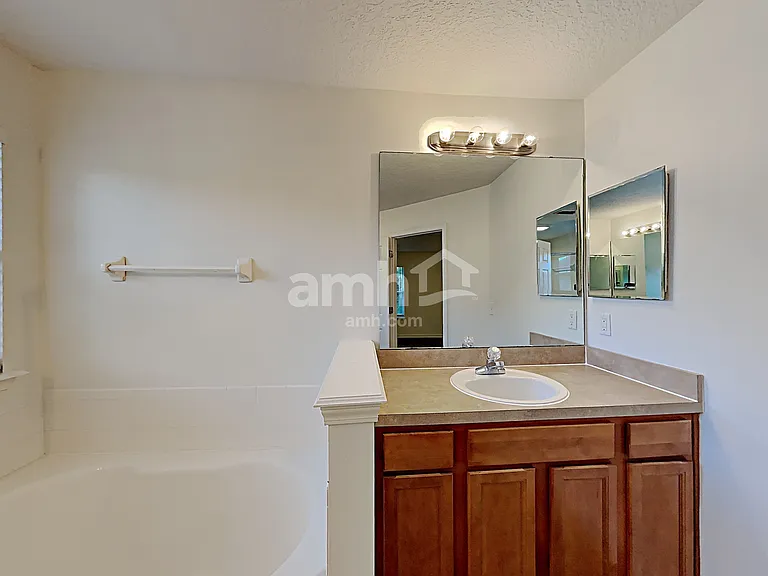 10008 Lancashire Dr — Photo 14