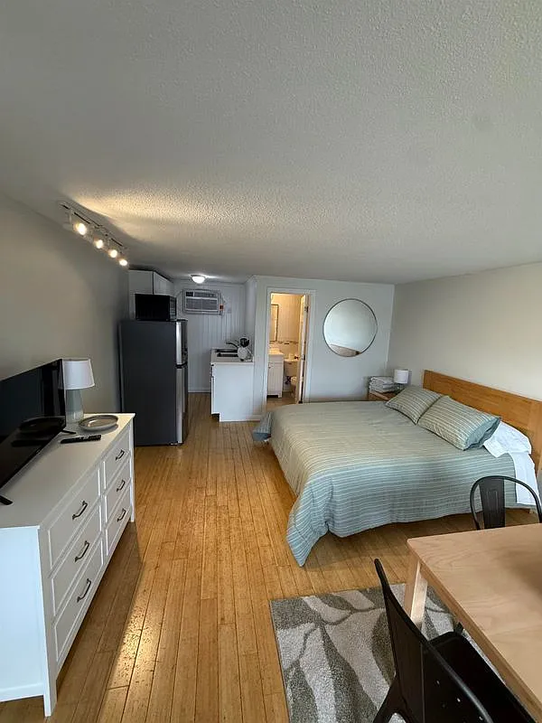 Studio, 1.0 bath, 200 sqft, $1,400 — Photo 1